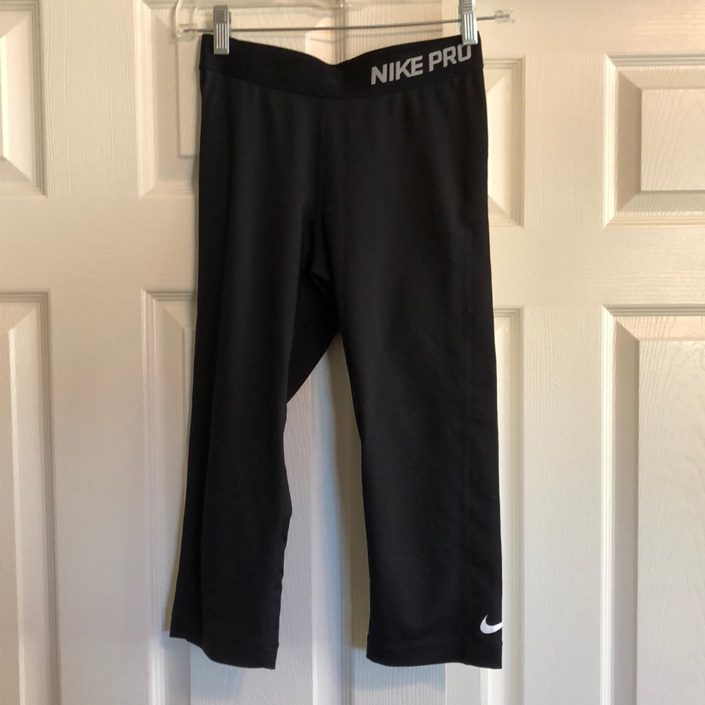 Nike pro leggings crop